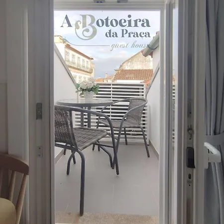بيت ضيافة A Botoeira Da Praca فيانا دو كاستيلو