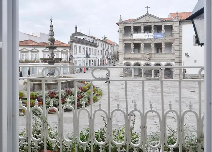 Pensión A Botoeira Da Praca 4*