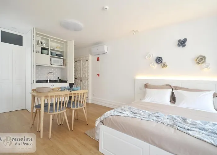 ゲストハウス A Botoeira Da Praca ビアナドカステロ