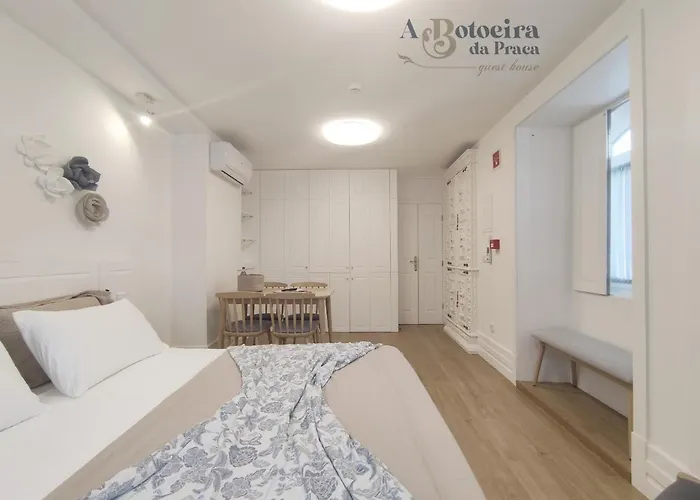 ゲストハウス A Botoeira Da Praca ビアナドカステロ